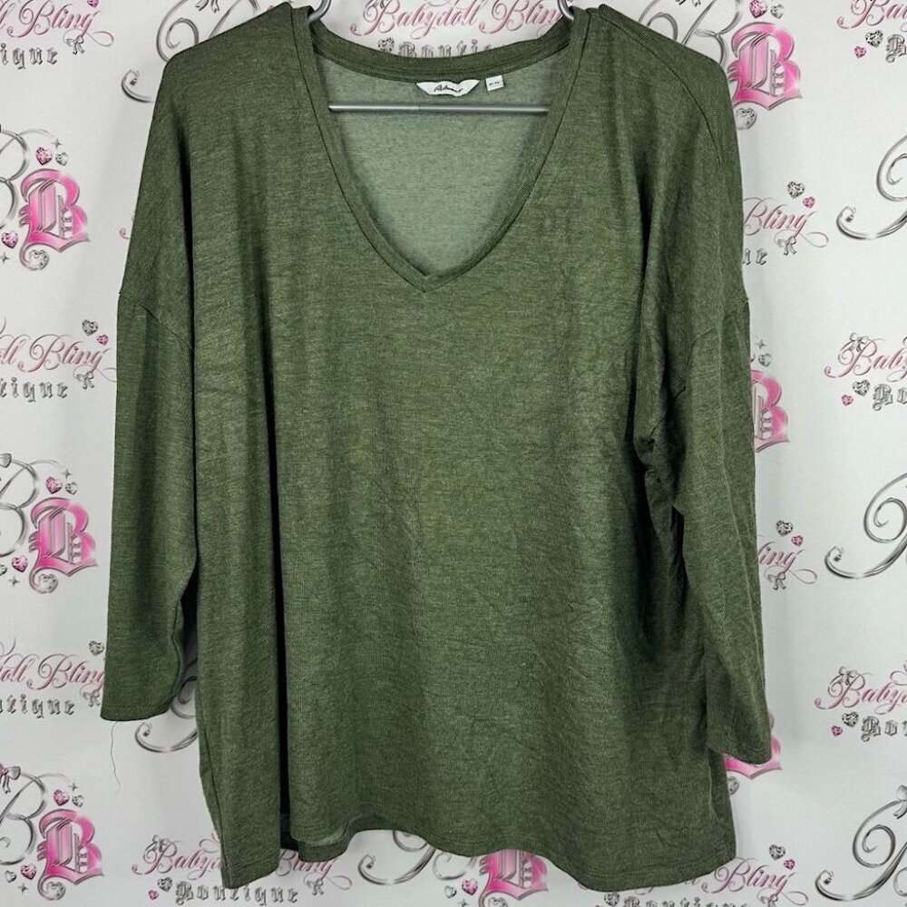 Reitmans long sleeve soft stretchy pull over top Forest Green V-Neck Blouse